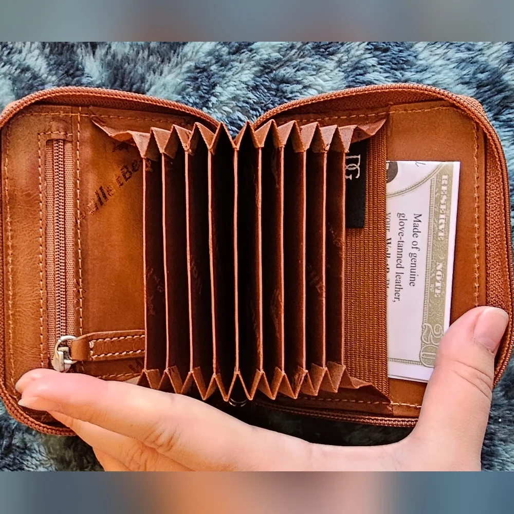 Leather WalletBe wallet with‎ two straps